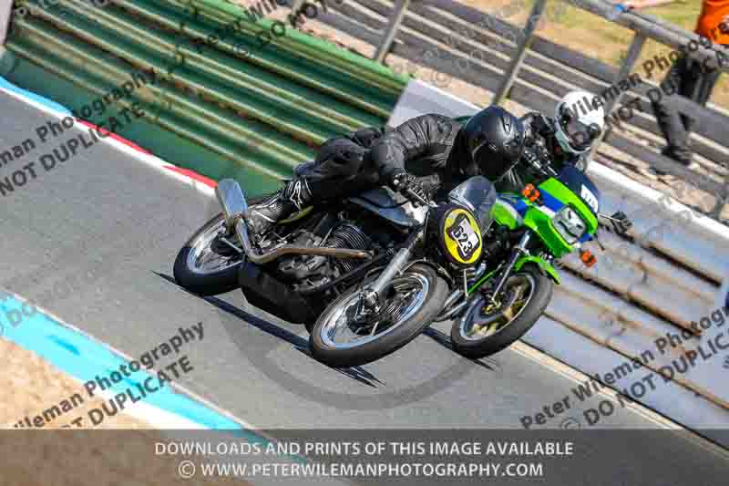 Vintage motorcycle club;eventdigitalimages;mallory park;mallory park trackday photographs;no limits trackdays;peter wileman photography;trackday digital images;trackday photos;vmcc festival 1000 bikes photographs